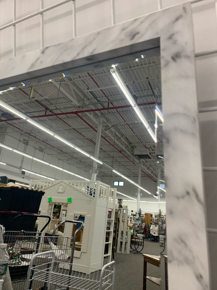 MIRROR W/ FAUX MARBLE FRAME WALL HANGING.