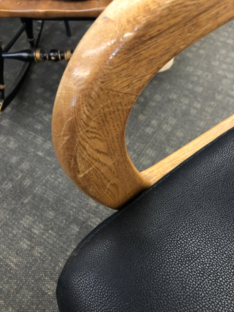 2 BLACK & WOOD SWIVEL BAR STOOL CHAIRS.