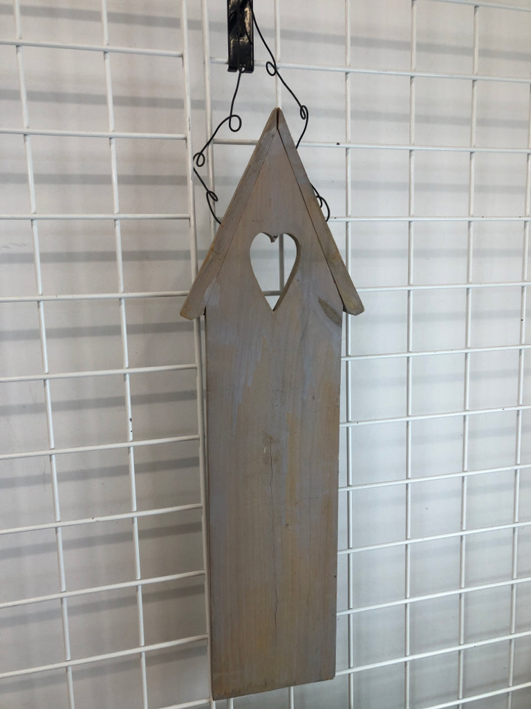 PRIMITIVE CARDINALS ON WOOD WALL HANGING.