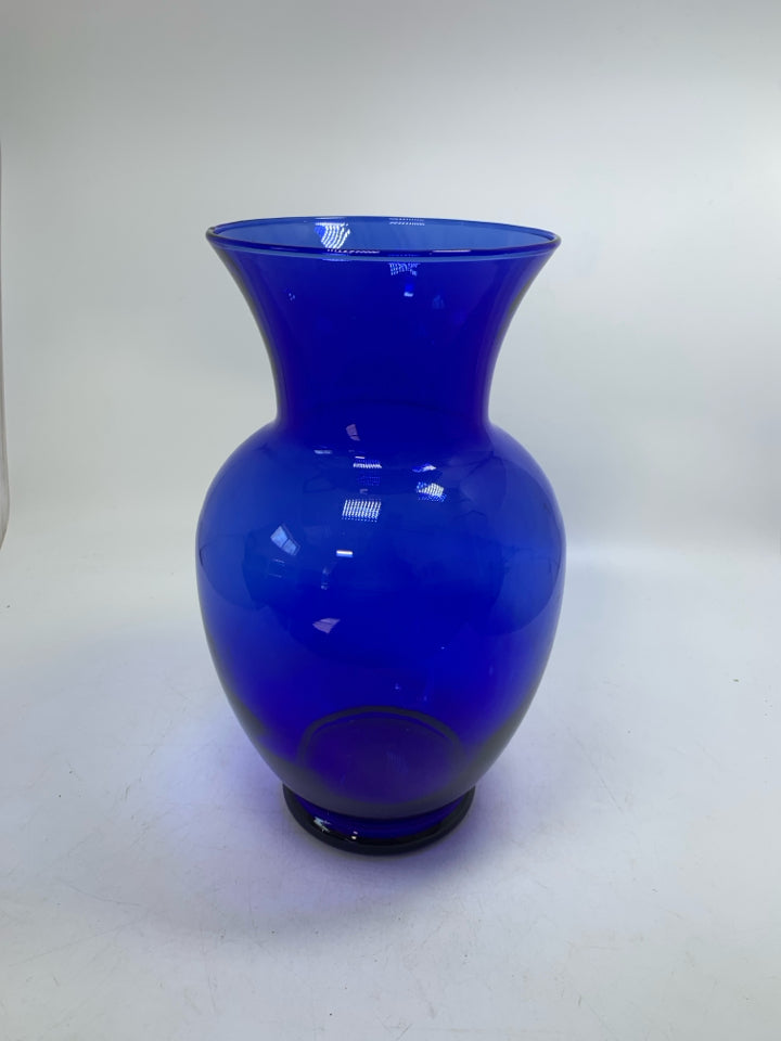 COBALT BLUE GLASS VASE.