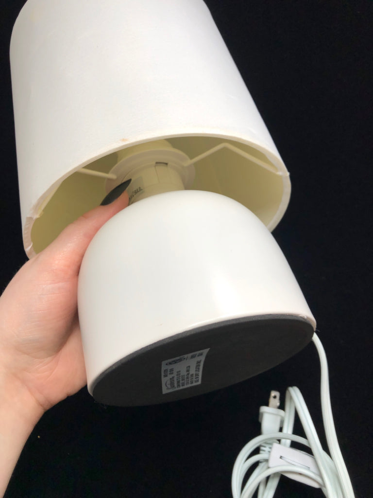 WHITE DESK LAMP W/WHITE SHADE.