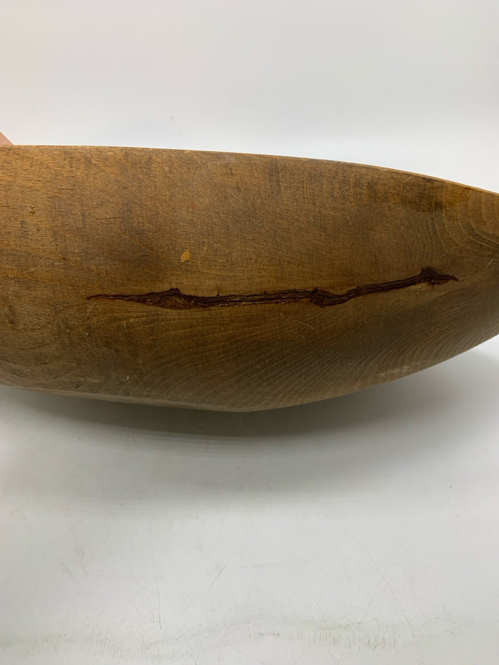 RUSTIC OVAL DARK WOOD CARVED BOWL.