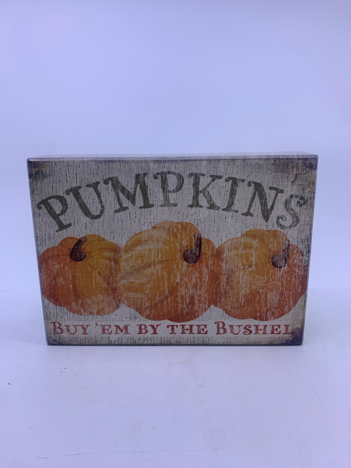 WOOD PUMPKINS BLOCK WALL ART.