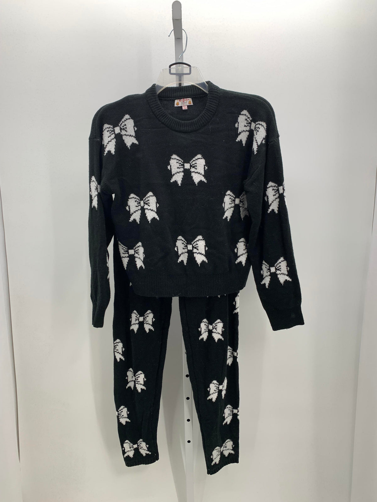 WHITE BOWS SWEATER AND PANTS