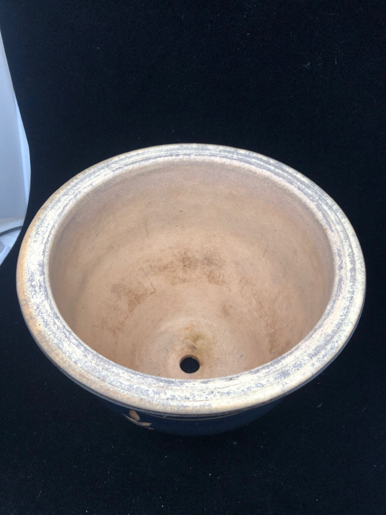 ETCHED BLUE STONEWARE PLANTER.
