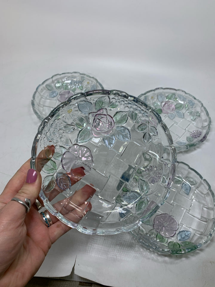 4 VTG BASKET WEAVE PASTEL FLORAL PATTERN APPETIZER PLATES.