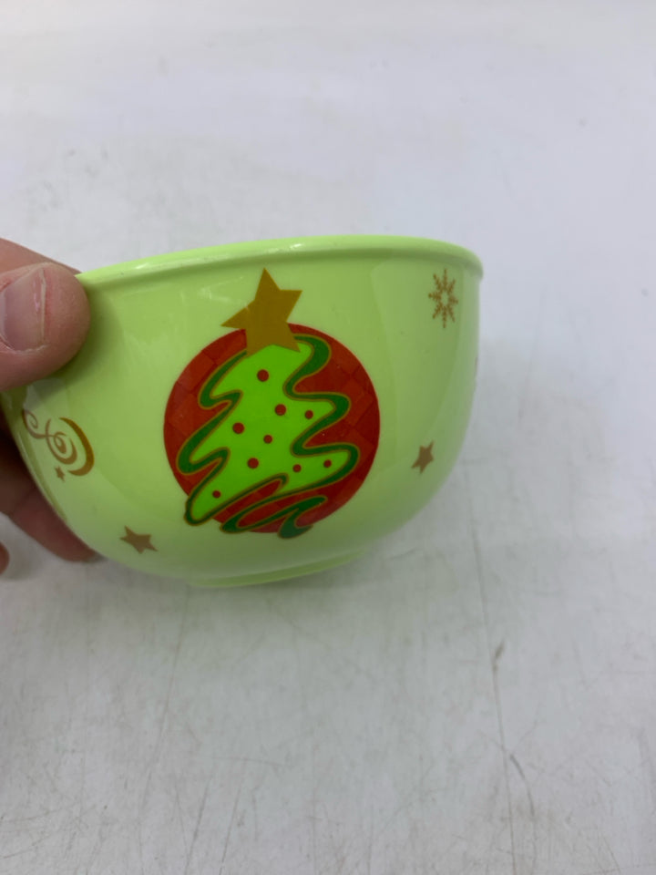 LIME GREEN W/ CHRISTMAS TREES 5 NESTING.