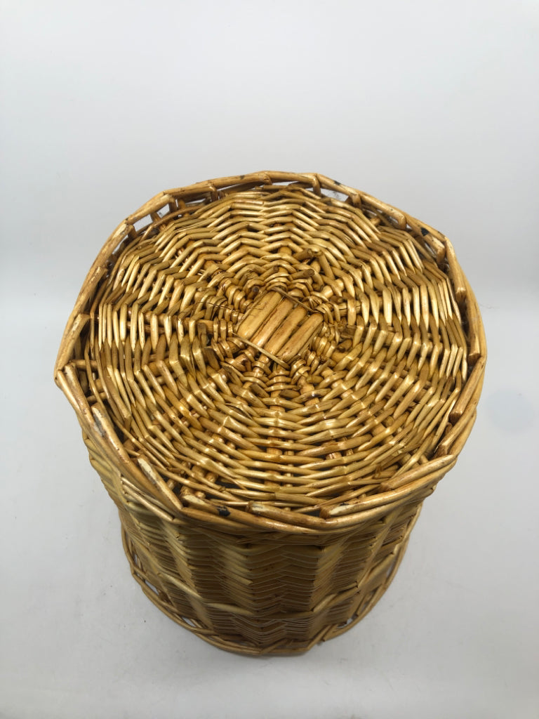 SM WICKER BIN.