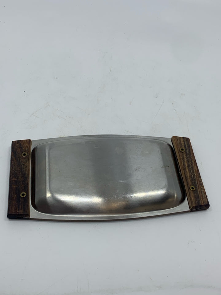 2 SERVING TRAYS W/WOOD HANDLES.