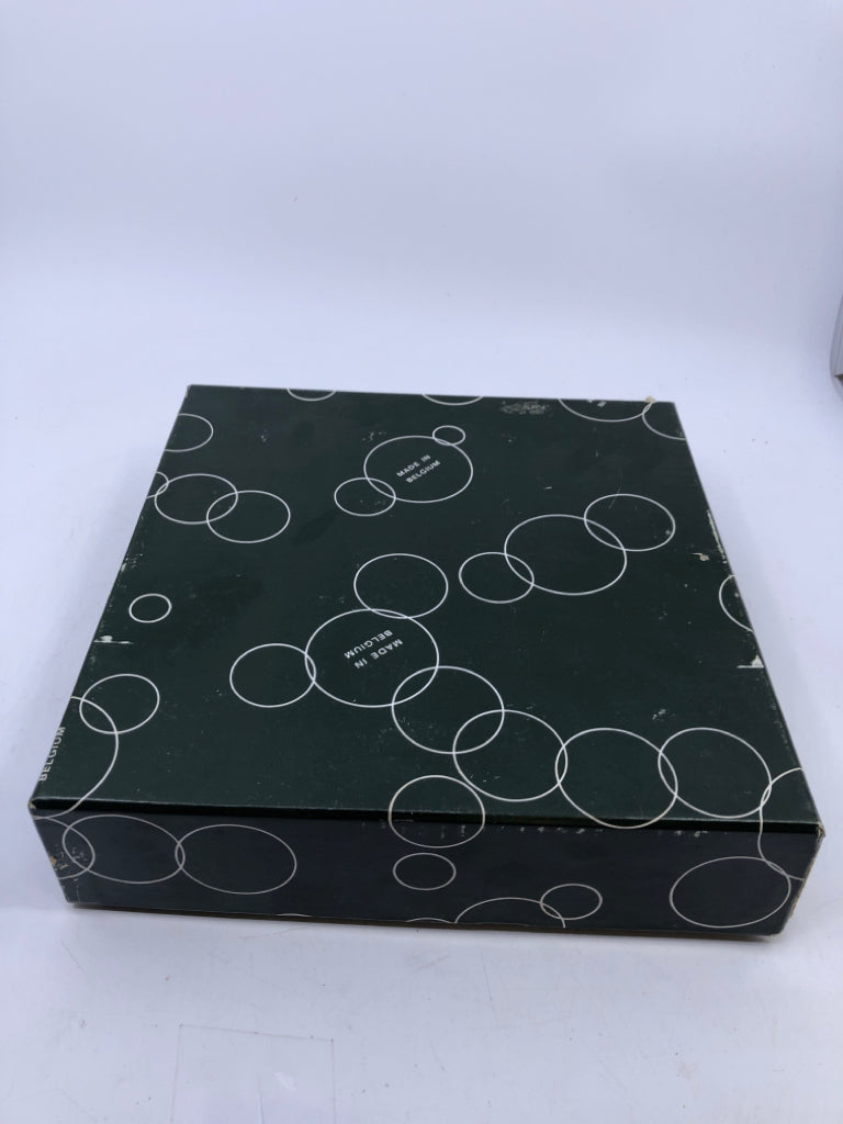 12 VTG POOL BALLS MADE IN BELGIUM.