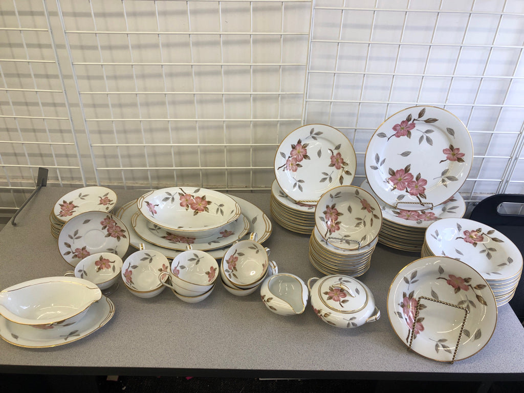 66 PC SVC 10 PINK FLORAL W/ GOLD RIM NORITAKE .