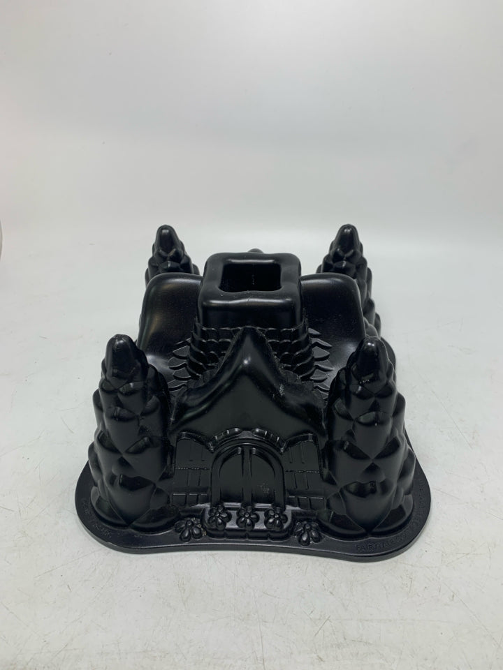 METAL FAIRYTALE COTTAGE BUNDT PAN.