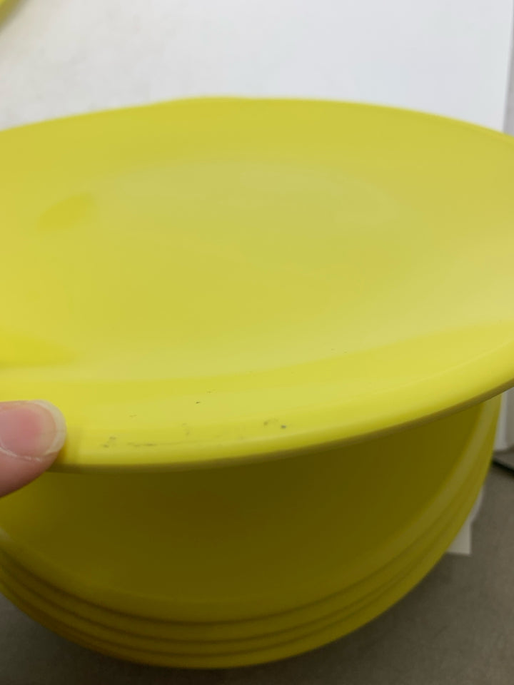 8 MELAMINE DINNER PLATES.