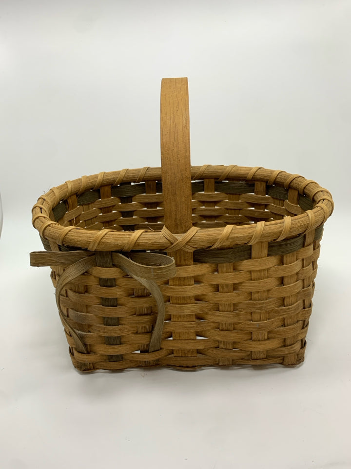 GREEN STRIPED WICKER BASKET W/BOW.