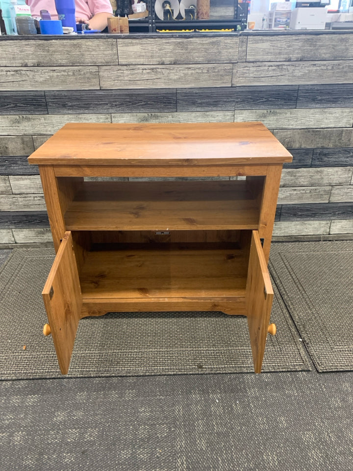 BLONDE WOOD TV STAND W WHEAT ON DOORS.