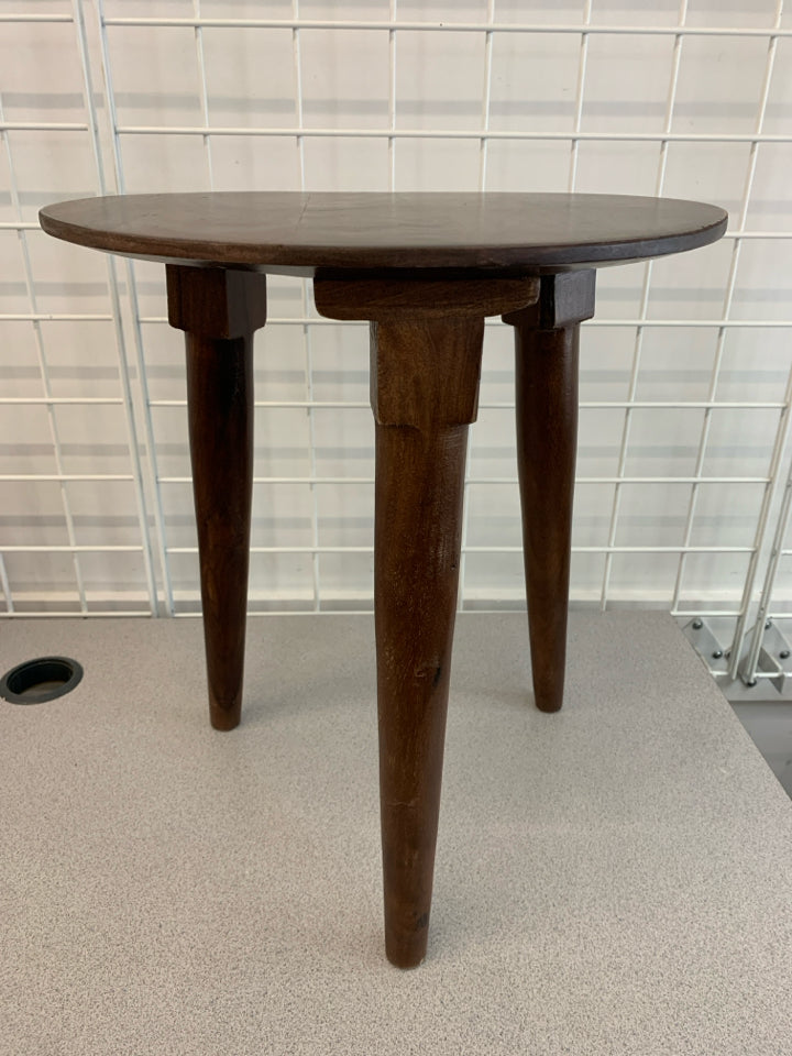 ROUND DK WOOD PLANT STAND/SIDE TABLE.