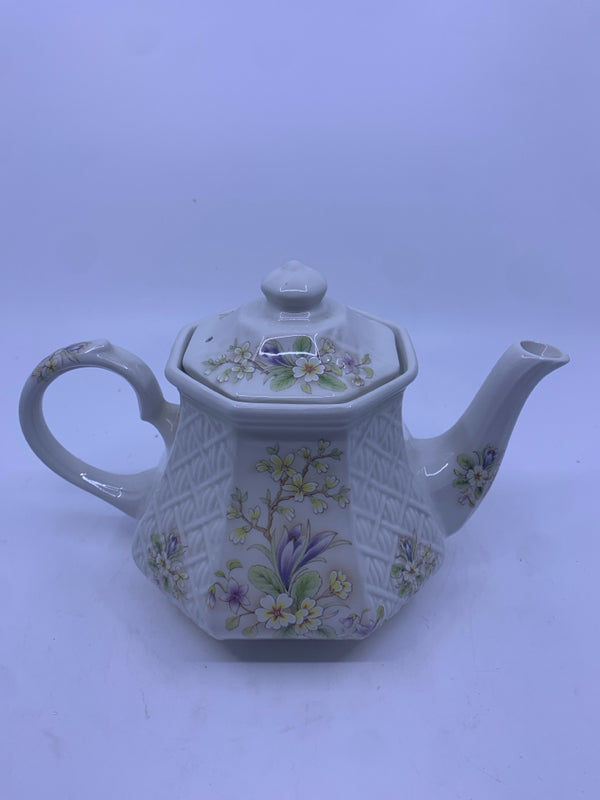 VTG TEAPOT W/ WHITE AND PURPLE FLOWERS.