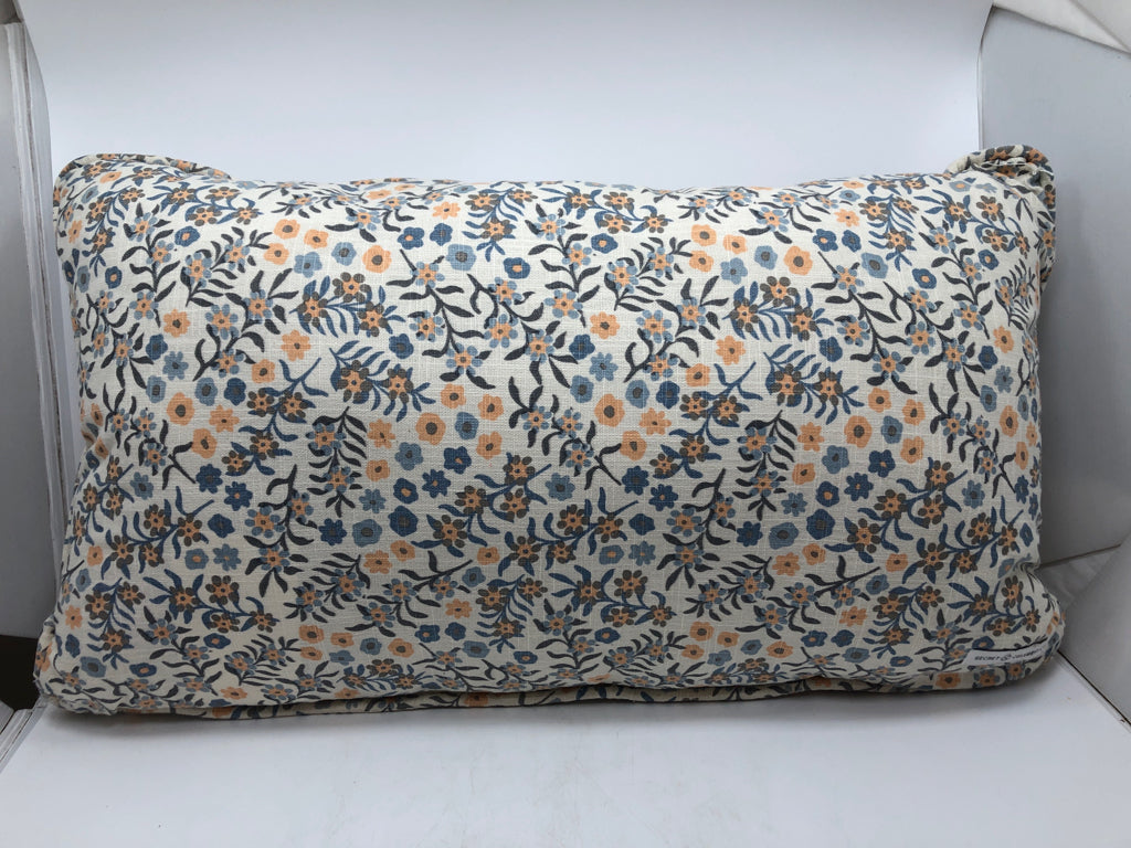 BE KIND FLORAL W/GOLD ACCENTS PILLOW.