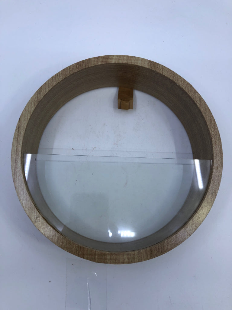 LIGHT WOOD CIRCLE WALL HANGING W/ GLASS PANES.