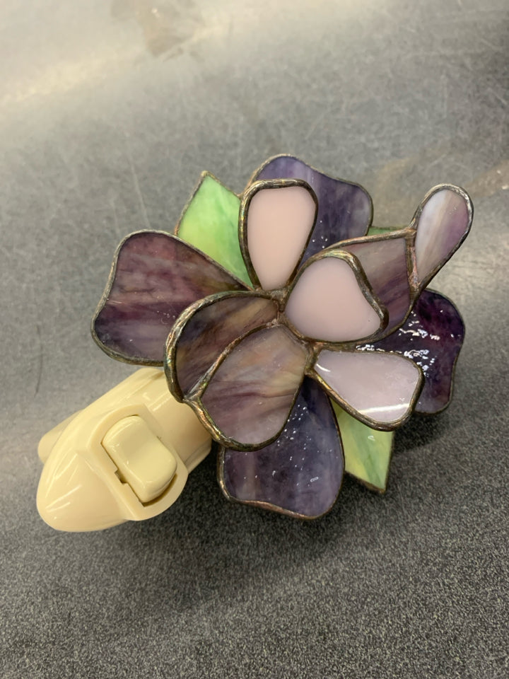 STAINED GLASS FLOWER NIGHT LIGHT.