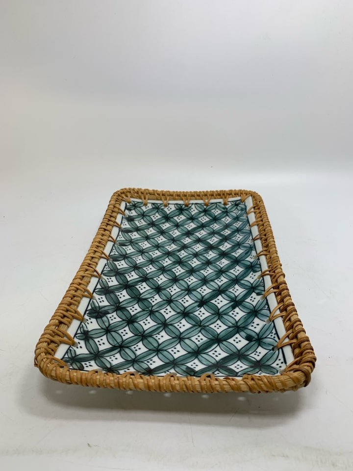 CERAMIC EMERALD GREEN DETAILED TRAY W/ WOVEN EDGE.