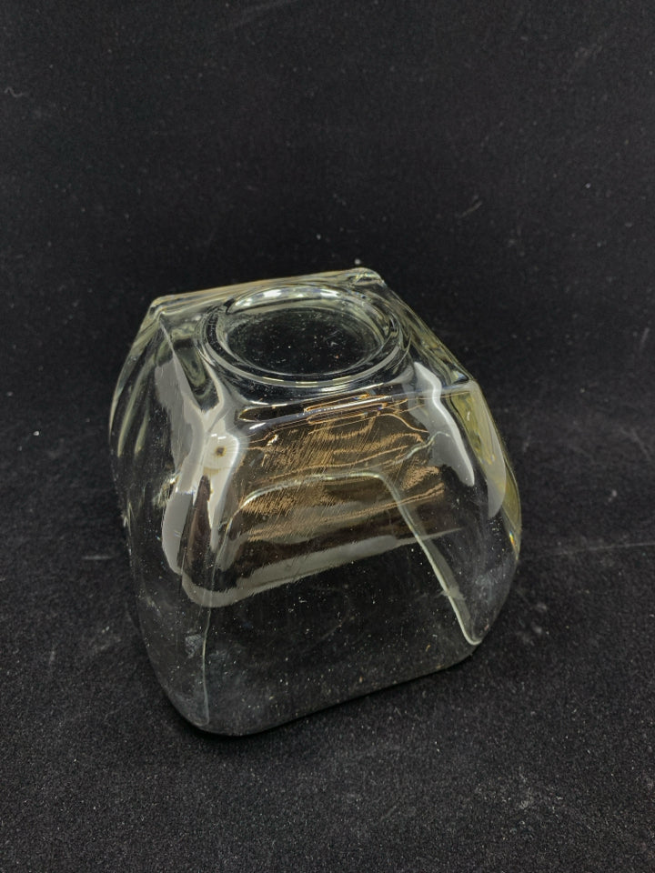 SQUARE GLASS FLOWER VASE.