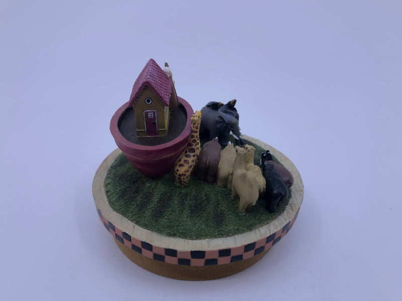 YANKEE CANDLE NOAH'S ARK SCENE CANDLE TOPPER.