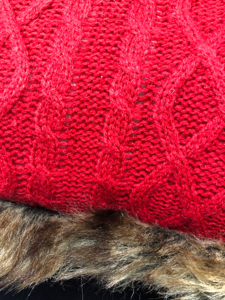 RED SWEATER PILLOW W/ FAUX FUR EDGE.