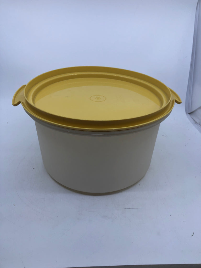 PLASTIC TUPPERWARE CAKE CARRIER.