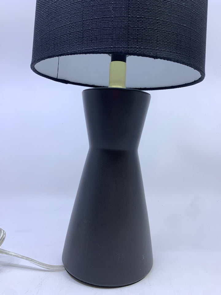 BLACK CERAMIC BASE LAMP W/ W/ TEXTURED BLACK SHADE.