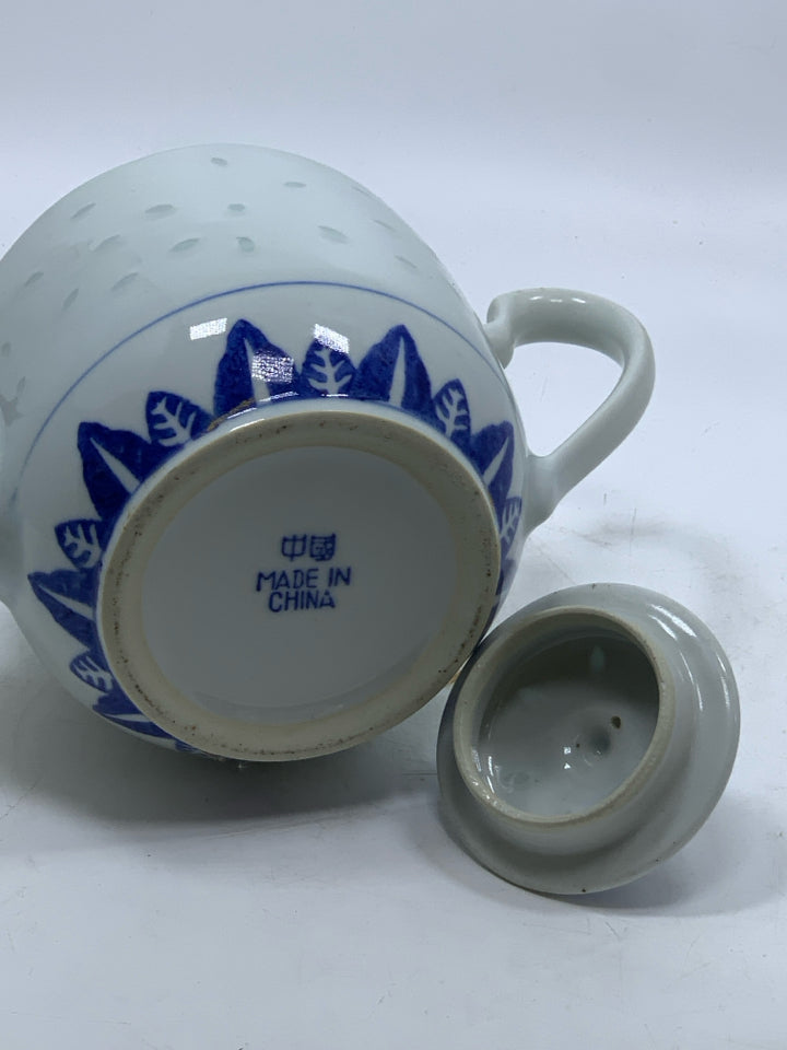 BLUE/WHITE ASIAN TEAPOT.
