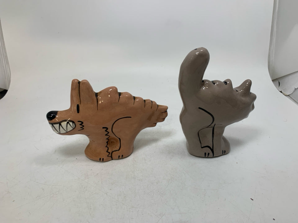 VTG B WARE POTTERY CAT/DOG SALT & PEPPER SHAKERS.