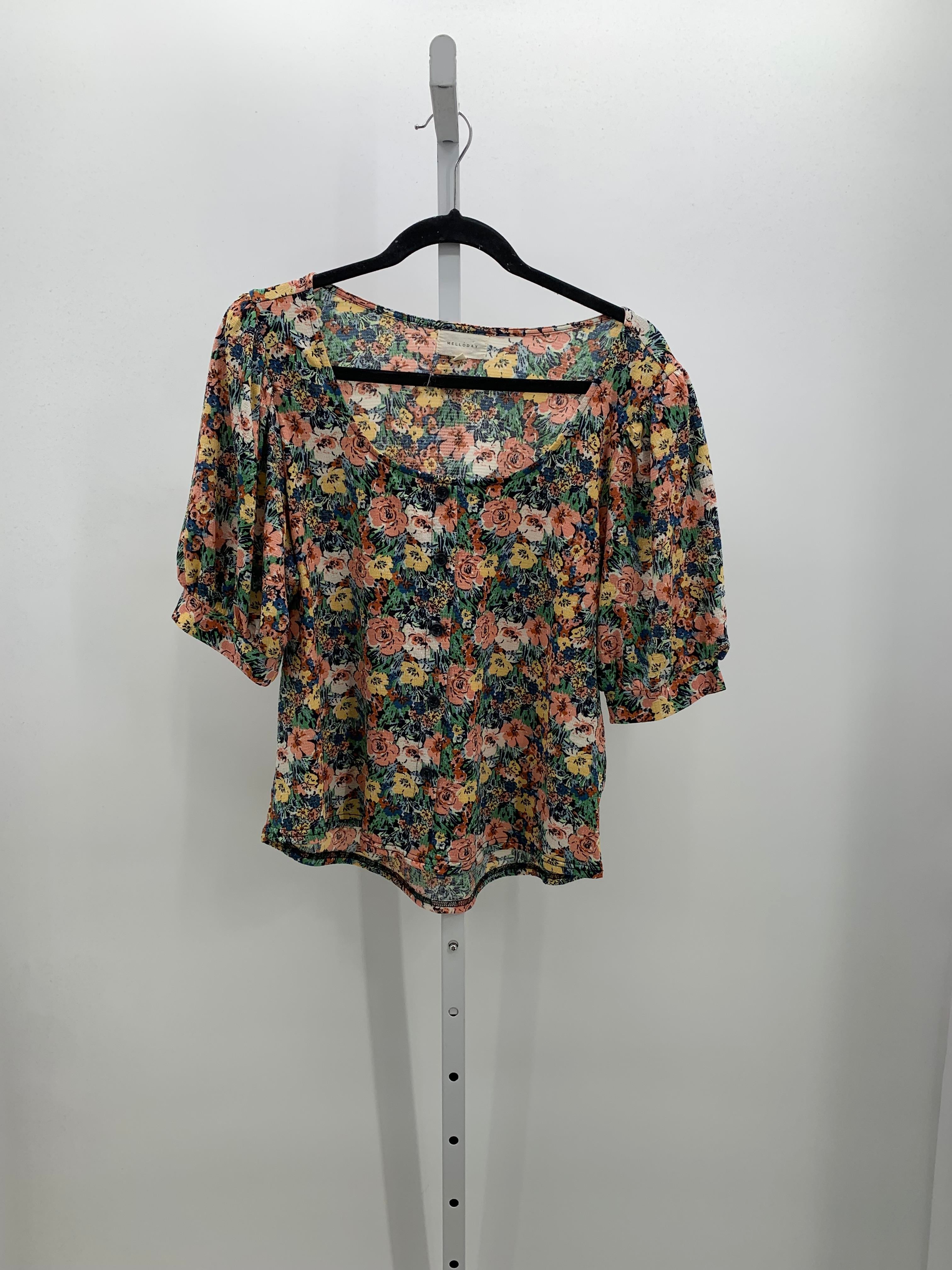 Mello Day Size Medium Misses Short Sleeve Shirt