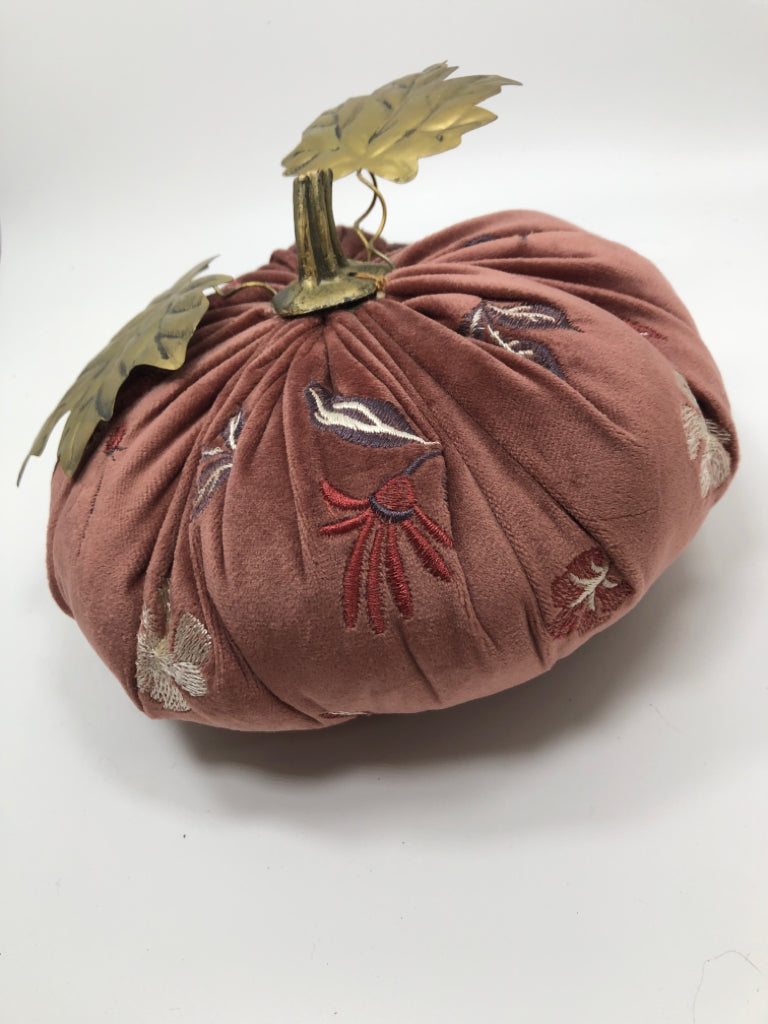 MAUVE FLORAL PUMPKIN W/GOLD LEAVES.
