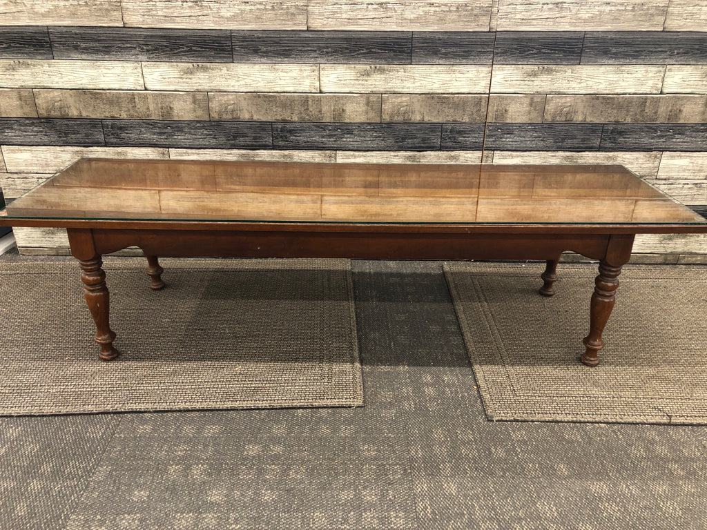 SPINDLE LEG WOOD COFFEE TABLE W/GLASS TOP.