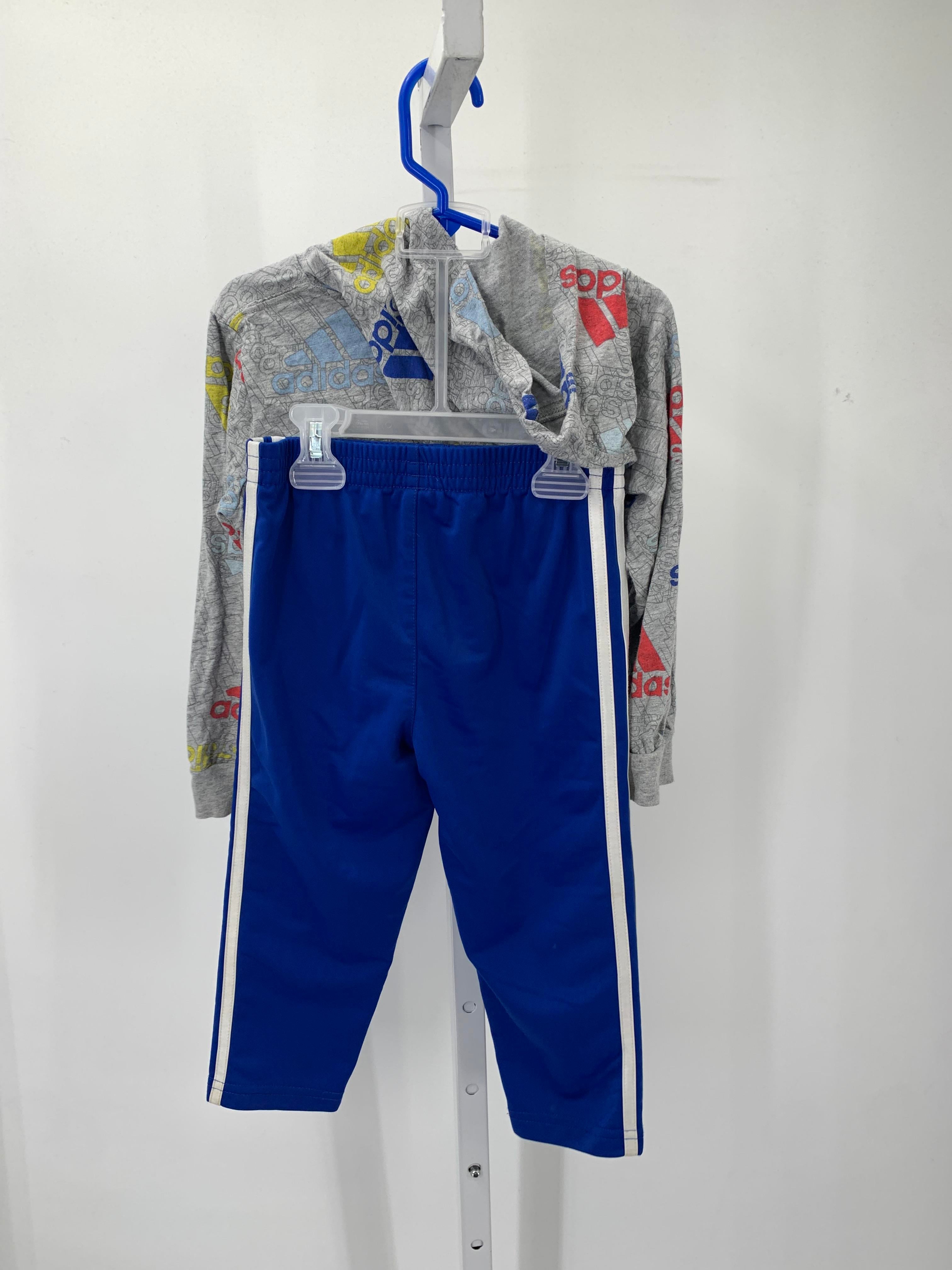 HOODED TEE AND BLUE PANTS