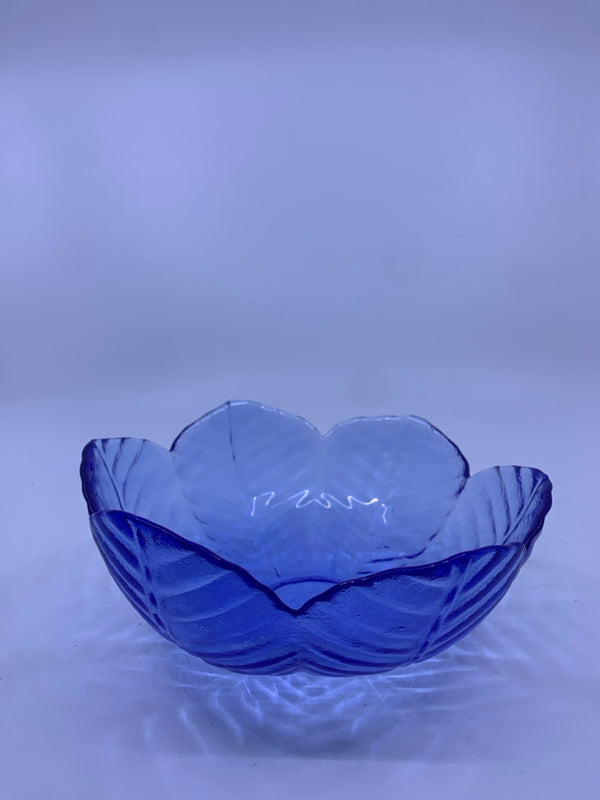 TEXTED BLUE GLASS FLORAL BOWL.