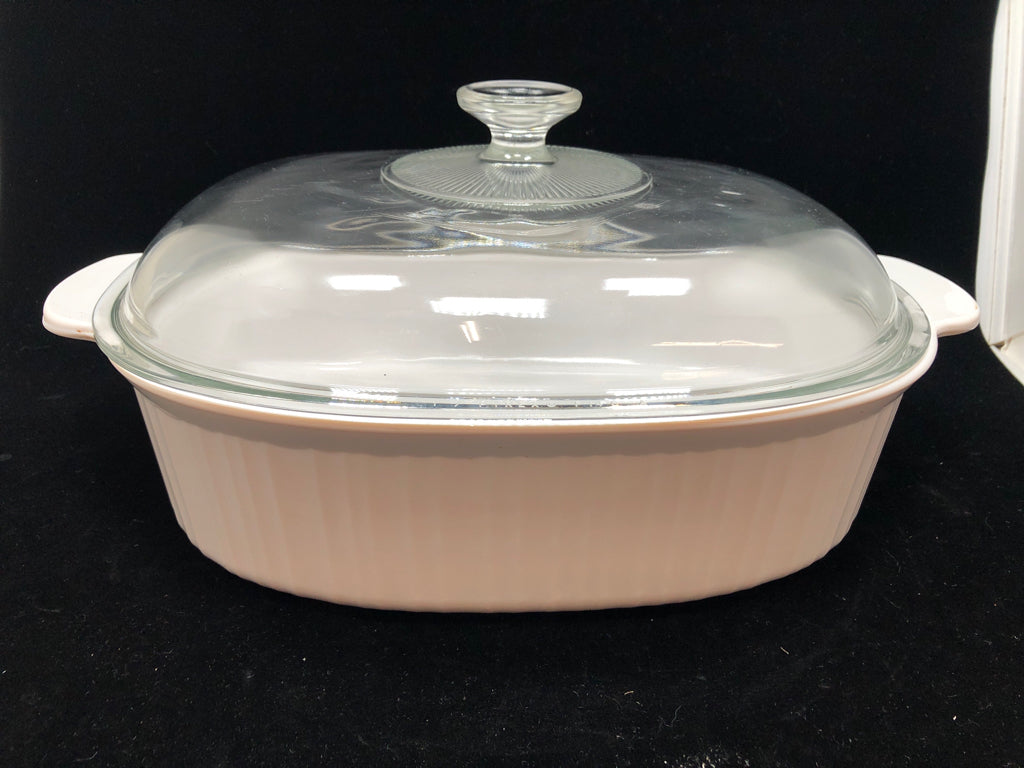 OVAL COVERED CASSEROLE DISH W/ HANDLE.