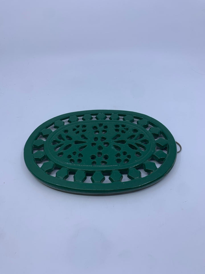 HEAVY GREEN TRIVET.