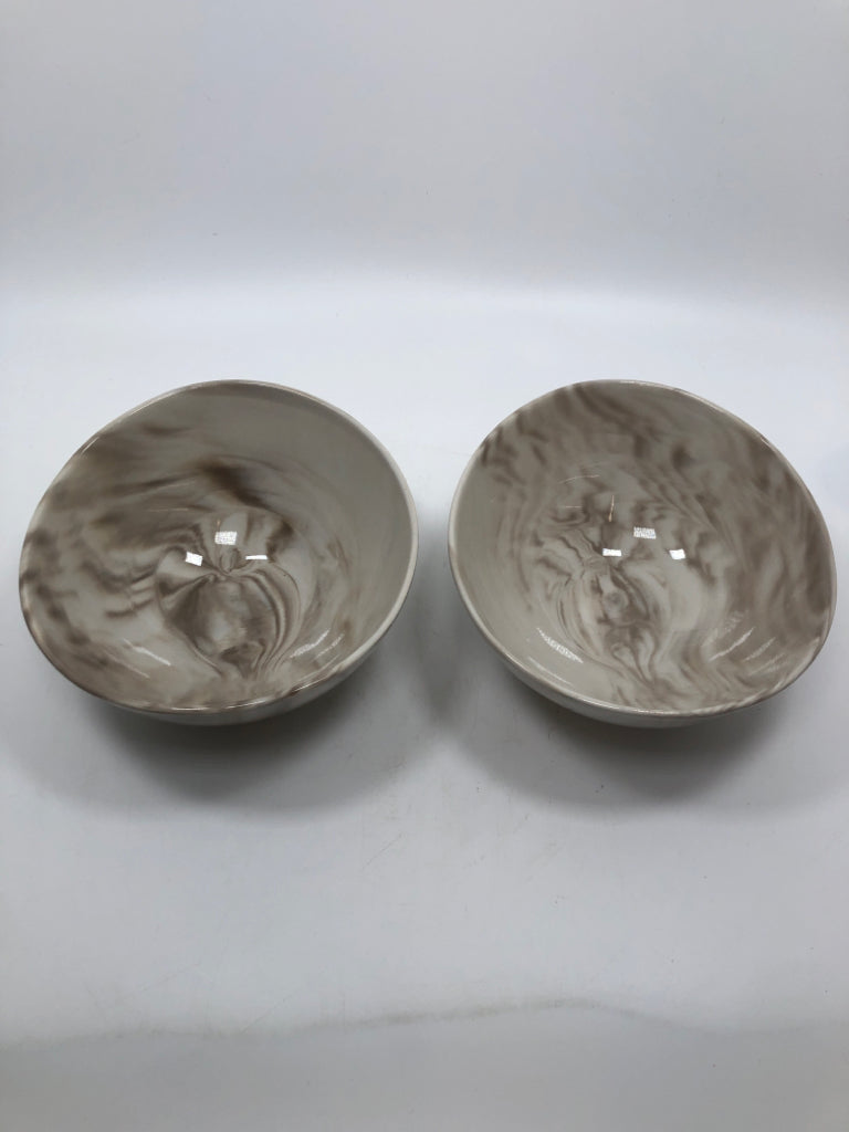 2 BROWN MARBLE BOWLS, 2 PLATES.