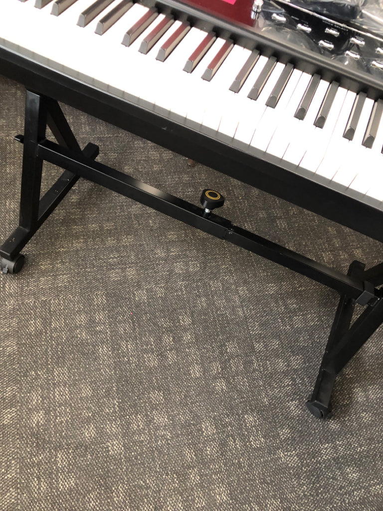 WILLIAMS ALLEGRO2 PLUS DIGITAL PIANO W/OWNERS MANUAL, SUSTAIN PEDAL, PLUG & ROLL