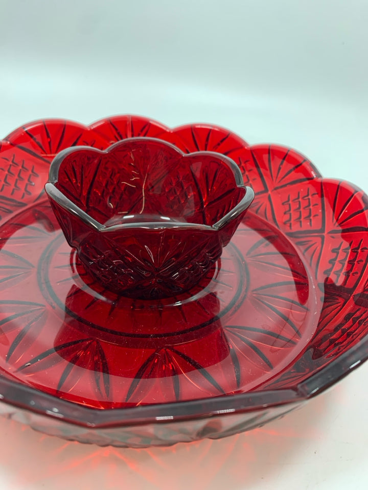 NIB DUBLIN CRANBERRY GLASS CHIP AND DIP BOWL.