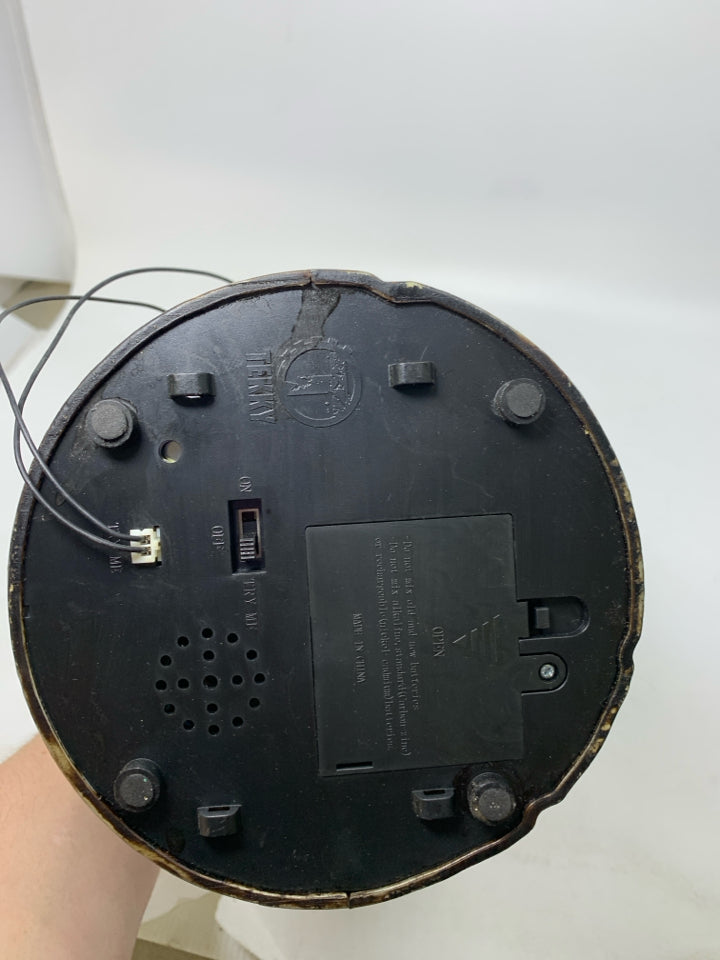 NWT PLASTIC ANIMATRONIC HAUNTED LANTERN NEEDS BATTERIES.