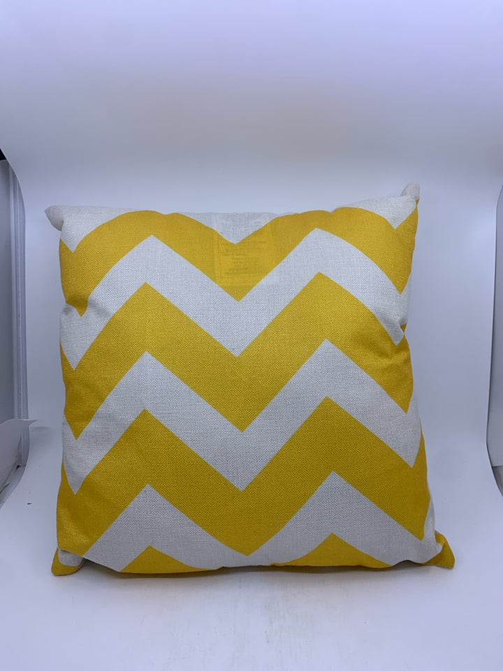 YELLOW ZIGZAG PILLOW.