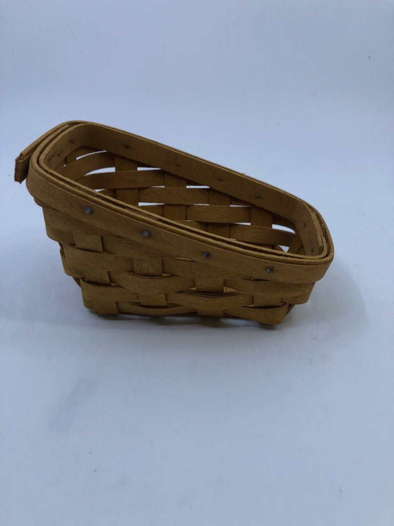 2003 SMALL SLANTED SHALLOW BASKET.