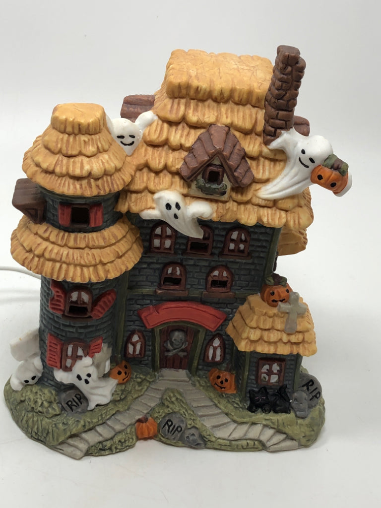 PORCELAIN ILLUMINATED STONE/STRAW/GHOSTS HAUNTED HOUSE.