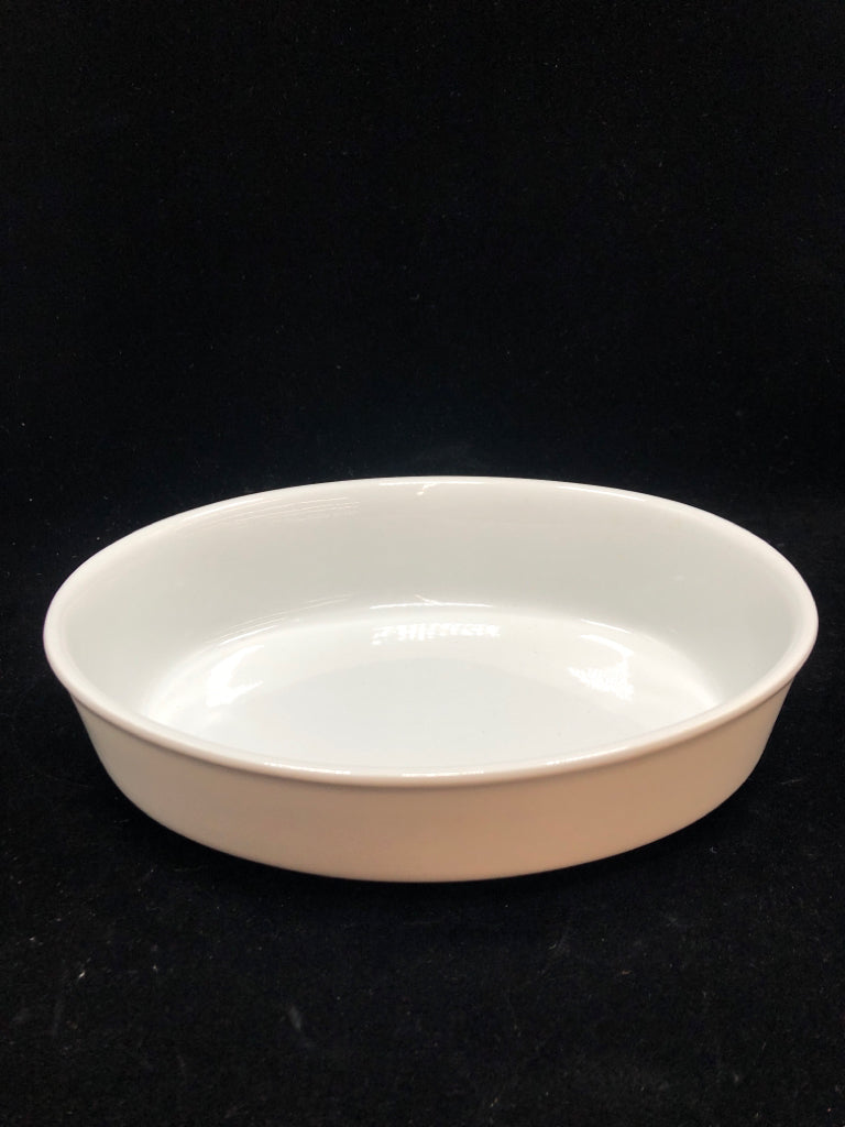 WHITE OVAL CASSEROLE DISH.