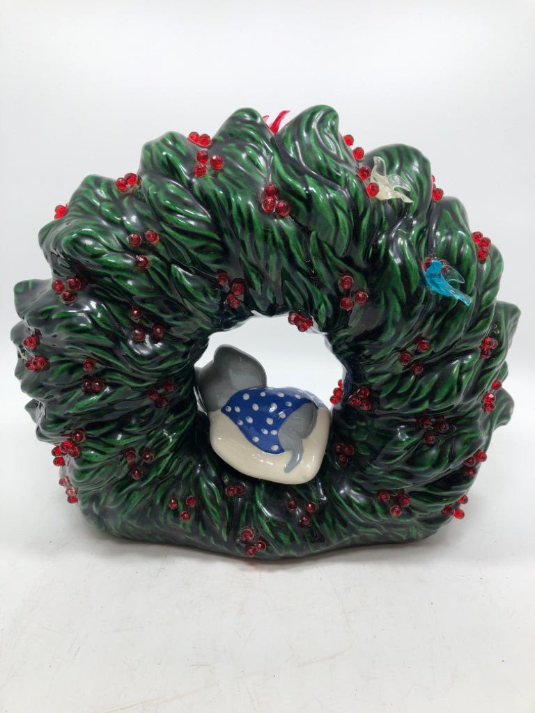 VTG DARK GREEN WREATH W/ SLEEPING MOUSE.