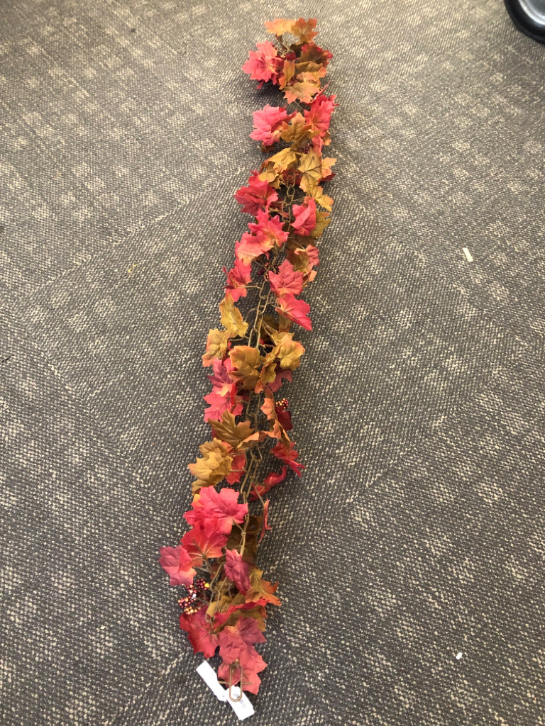 MAPLE LEAF GARLAND.