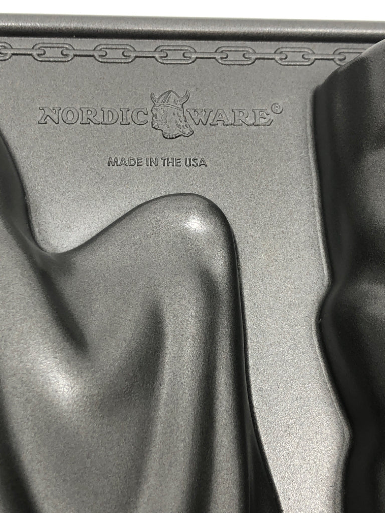 NORDIC WARE GHOST CAST ALUMINUM PAN.